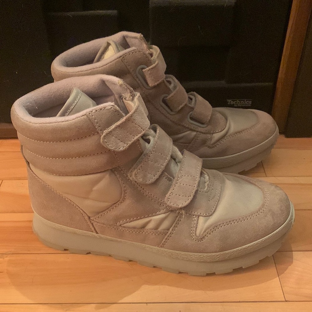 Vintage L.L. Bean Velcro Thinsulate sneaker boot. 8